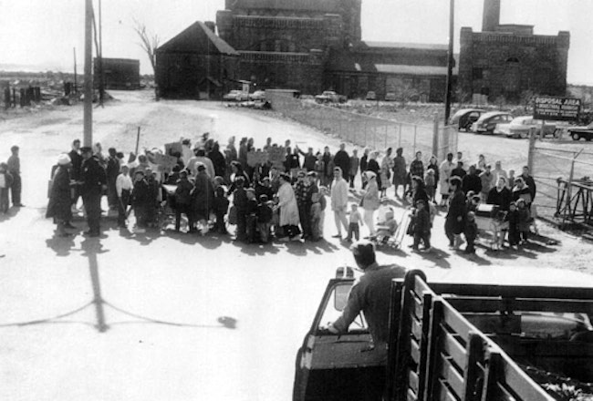 Tenants form a blockade on Mount Vernon Street